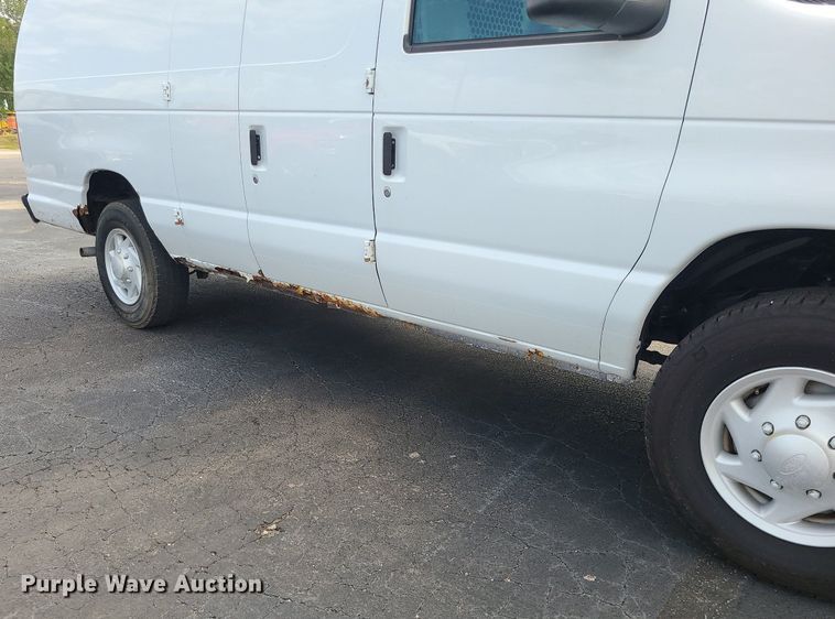 image for item MJ9412 2008 Ford E250 Super Duty  van