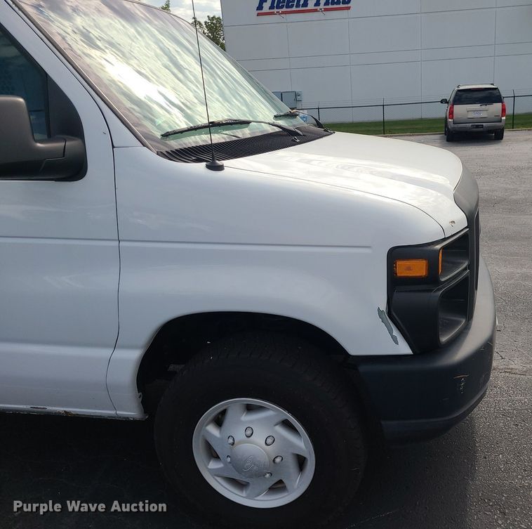 image for item MJ9412 2008 Ford E250 Super Duty  van