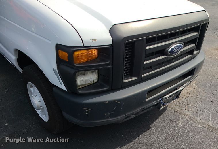 image for item MJ9412 2008 Ford E250 Super Duty  van