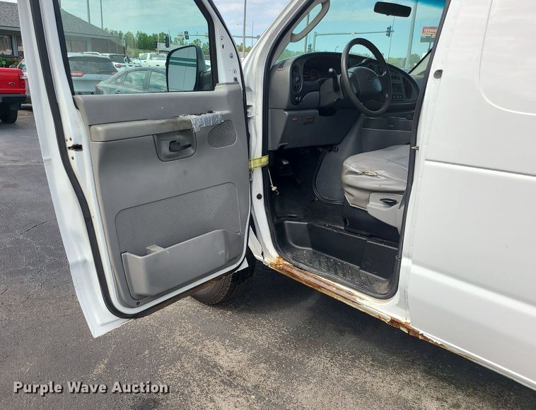 image for item MJ9412 2008 Ford E250 Super Duty  van