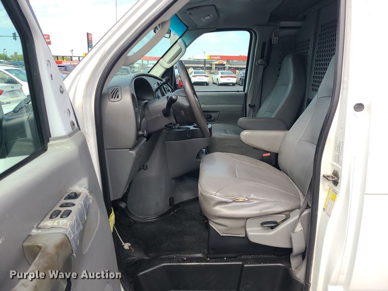 image for item MJ9412 2008 Ford E250 Super Duty  van