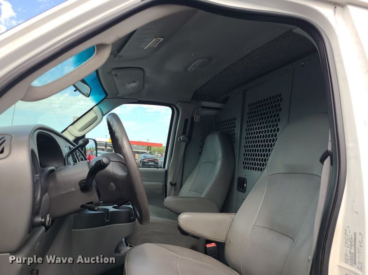 image for item MJ9412 2008 Ford E250 Super Duty  van