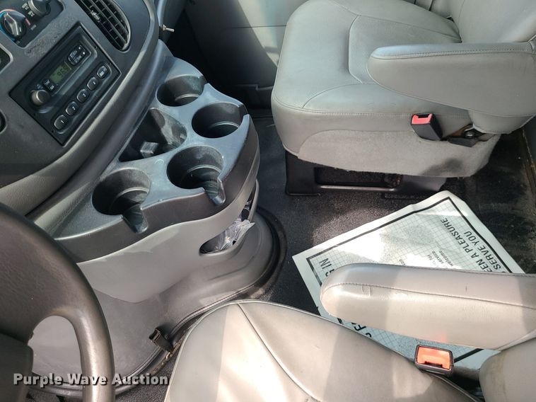 image for item MJ9412 2008 Ford E250 Super Duty  van