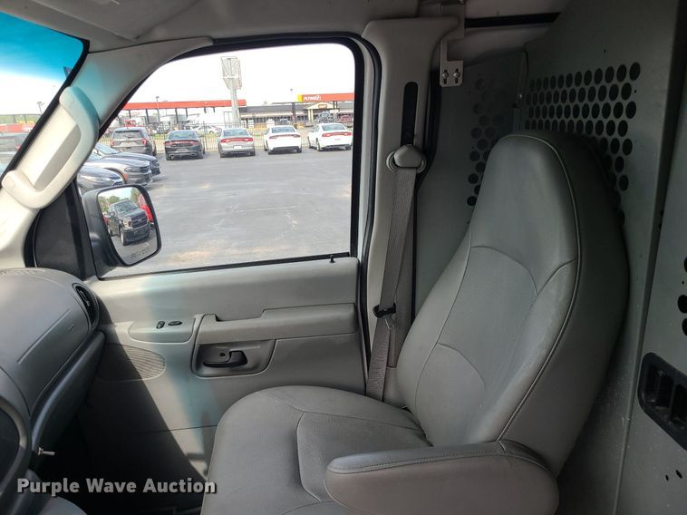 image for item MJ9412 2008 Ford E250 Super Duty  van