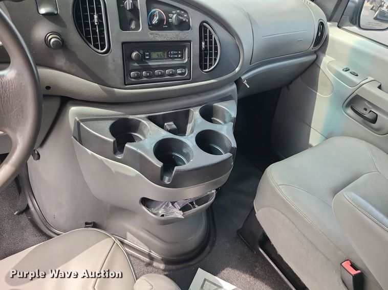 image for item MJ9412 2008 Ford E250 Super Duty  van