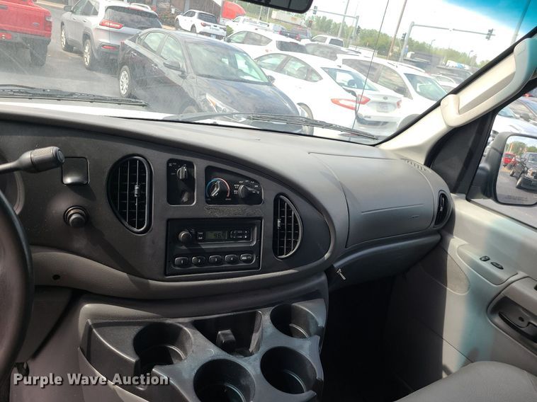 image for item MJ9412 2008 Ford E250 Super Duty  van