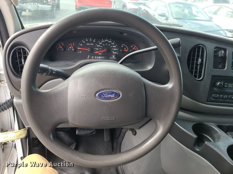 image for item MJ9412 2008 Ford E250 Super Duty  van