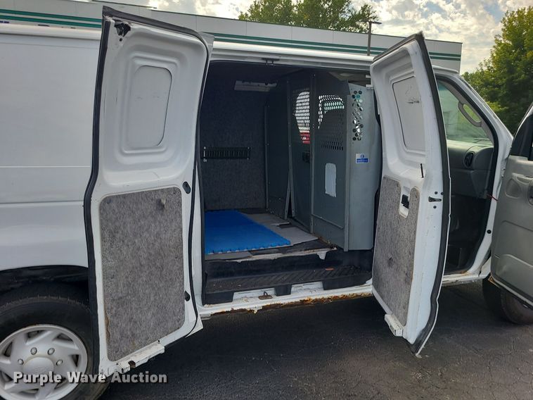 image for item MJ9412 2008 Ford E250 Super Duty  van