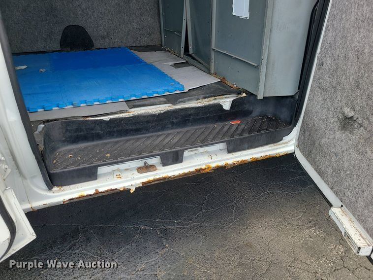 image for item MJ9412 2008 Ford E250 Super Duty  van