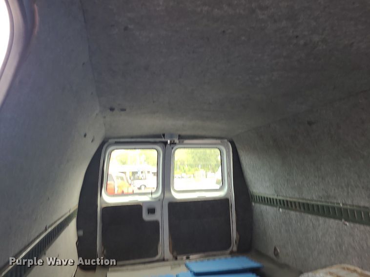 image for item MJ9412 2008 Ford E250 Super Duty  van