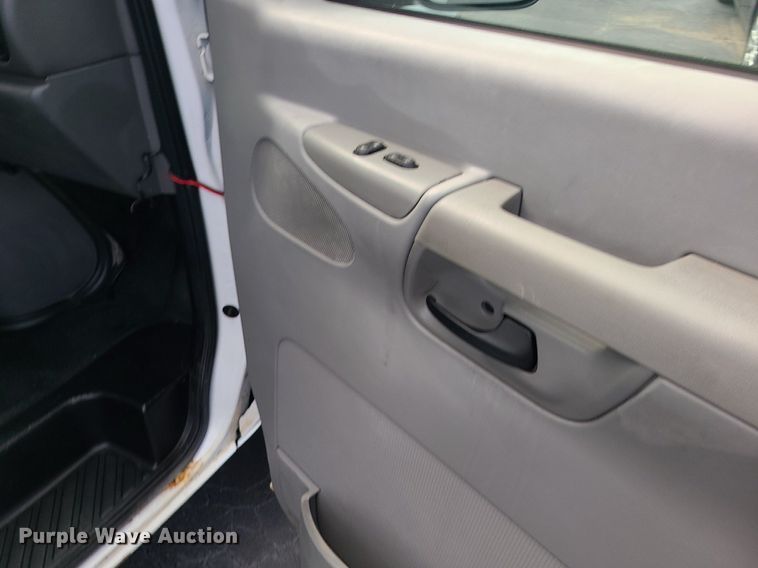 image for item MJ9412 2008 Ford E250 Super Duty  van