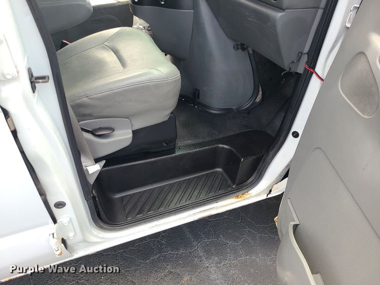 image for item MJ9412 2008 Ford E250 Super Duty  van