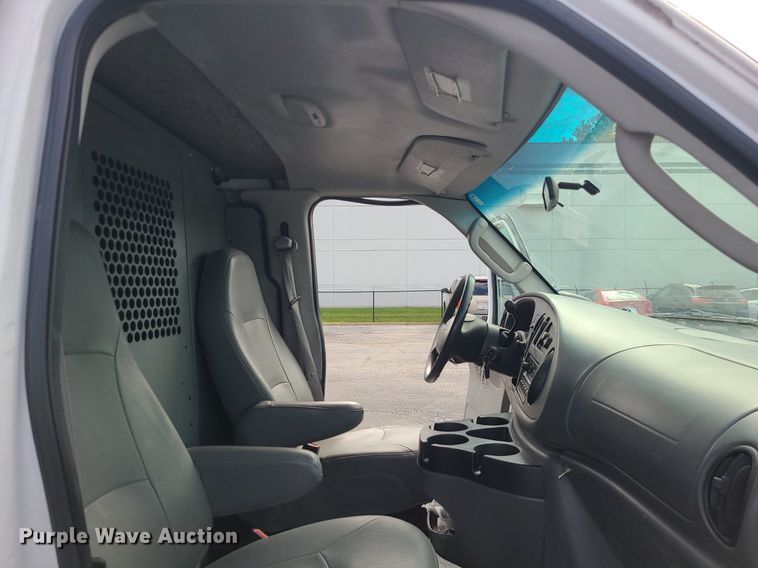 image for item MJ9412 2008 Ford E250 Super Duty  van