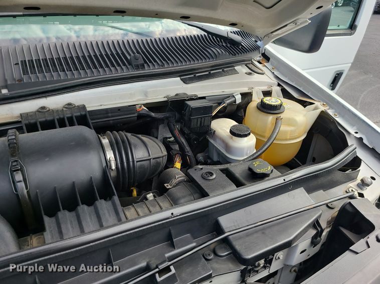 image for item MJ9412 2008 Ford E250 Super Duty  van