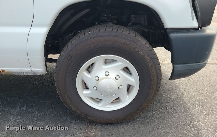 image for item MJ9412 2008 Ford E250 Super Duty  van