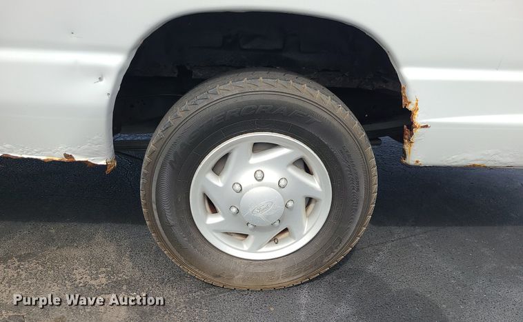 image for item MJ9412 2008 Ford E250 Super Duty  van