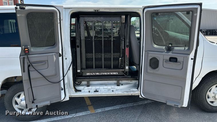 image for item ML9078 1998 Ford Club Wagon  handicap accessible van