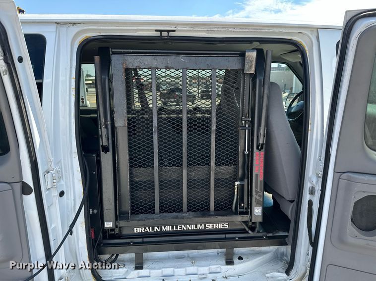 image for item ML9078 1998 Ford Club Wagon  handicap accessible van