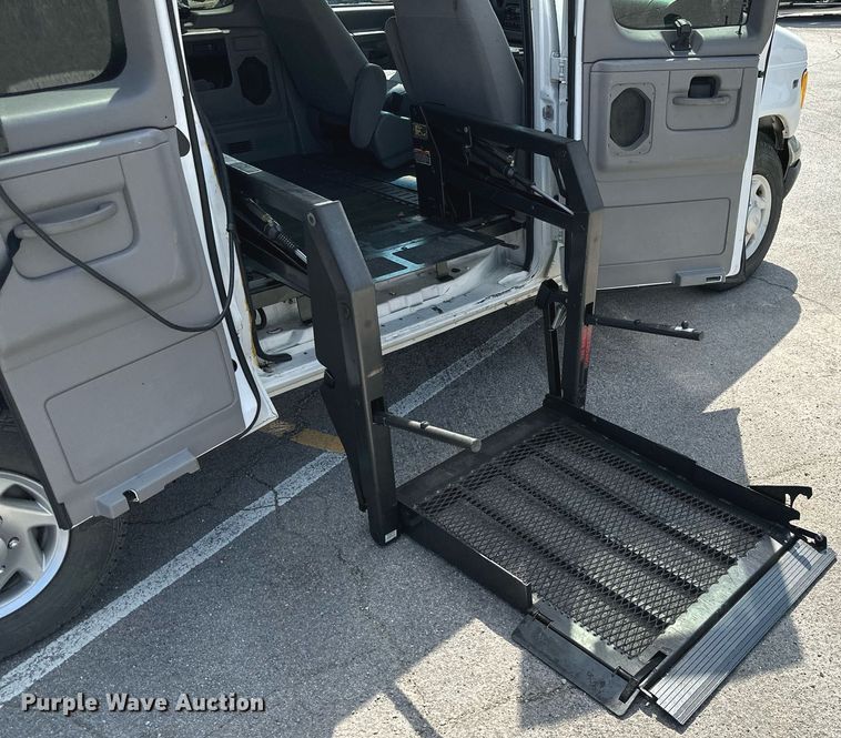 image for item ML9078 1998 Ford Club Wagon  handicap accessible van