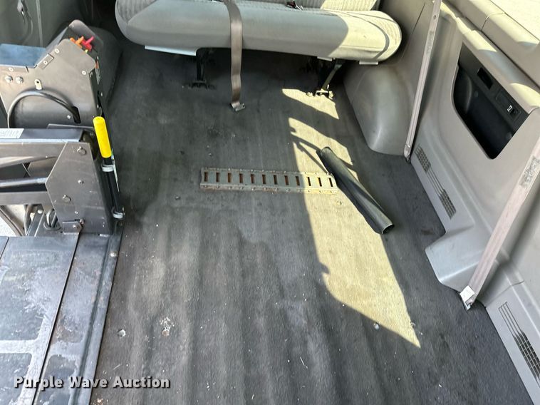 image for item ML9078 1998 Ford Club Wagon  handicap accessible van