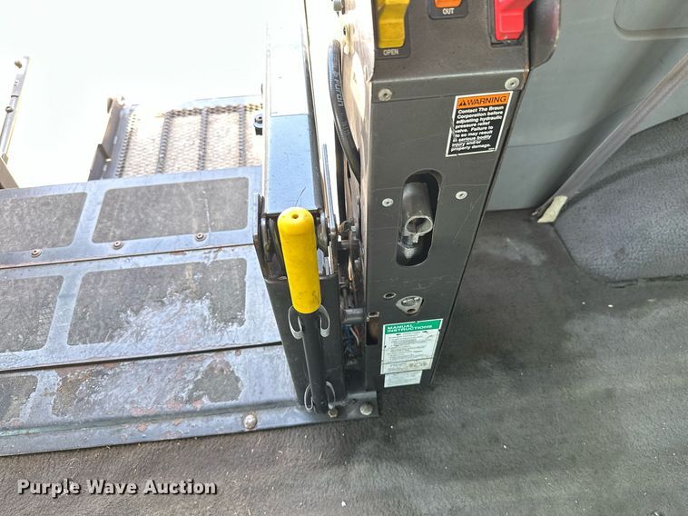 image for item ML9078 1998 Ford Club Wagon  handicap accessible van