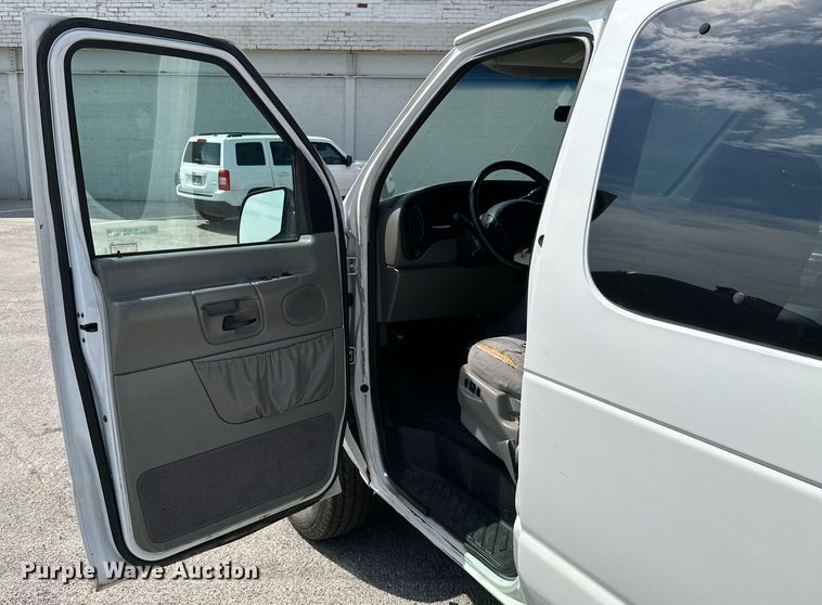 image for item ML9078 1998 Ford Club Wagon  handicap accessible van