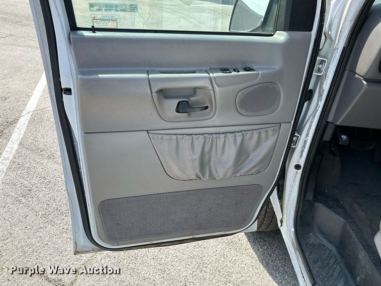 image for item ML9078 1998 Ford Club Wagon  handicap accessible van