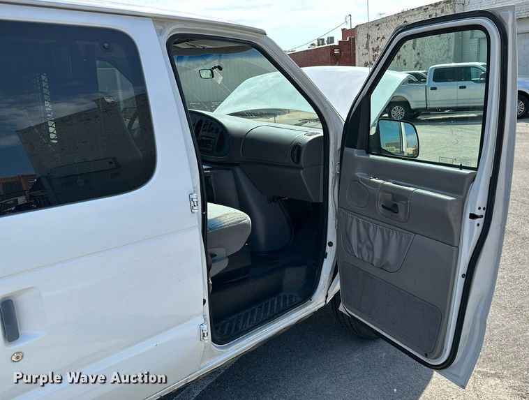 image for item ML9078 1998 Ford Club Wagon  handicap accessible van