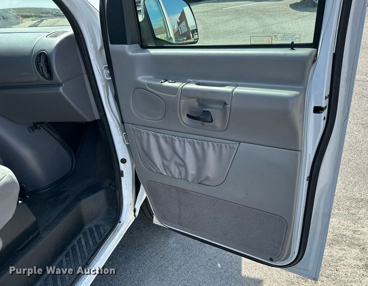 image for item ML9078 1998 Ford Club Wagon  handicap accessible van