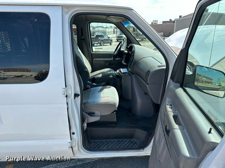 image for item ML9078 1998 Ford Club Wagon  handicap accessible van