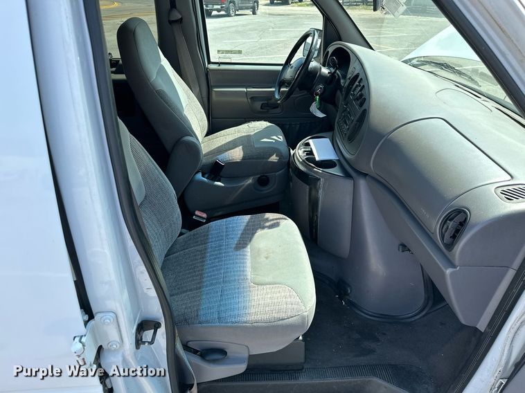 image for item ML9078 1998 Ford Club Wagon  handicap accessible van