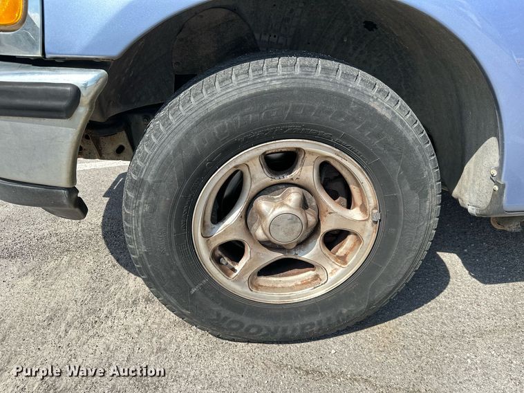 image for item ML9079 1997 Ford F150  pickup truck