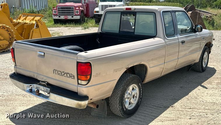 image for item ML9095 1997 Mazda B4000  pickup truck