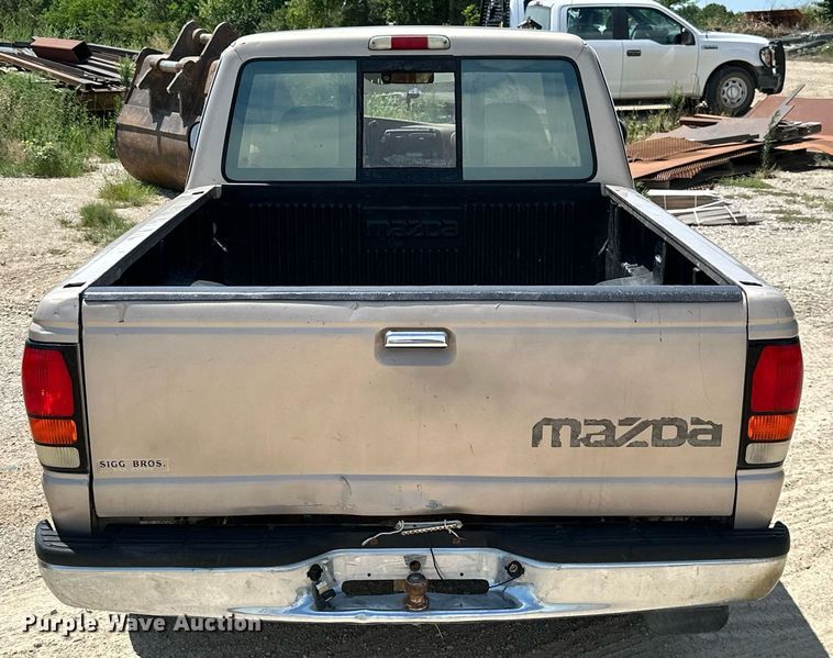 image for item ML9095 1997 Mazda B4000  pickup truck