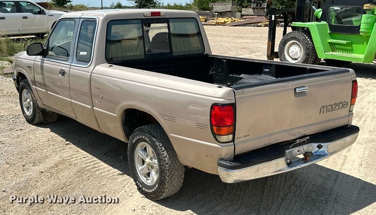 image for item ML9095 1997 Mazda B4000  pickup truck