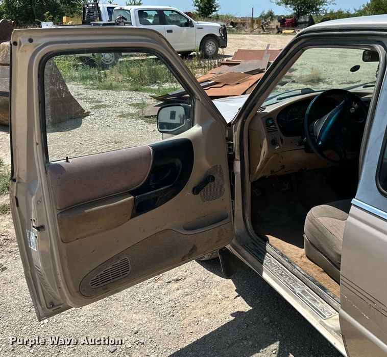 image for item ML9095 1997 Mazda B4000  pickup truck