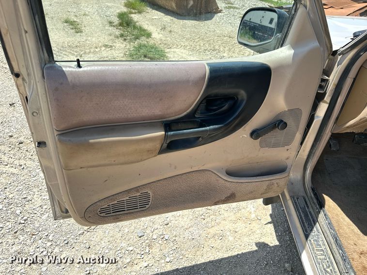 image for item ML9095 1997 Mazda B4000  pickup truck