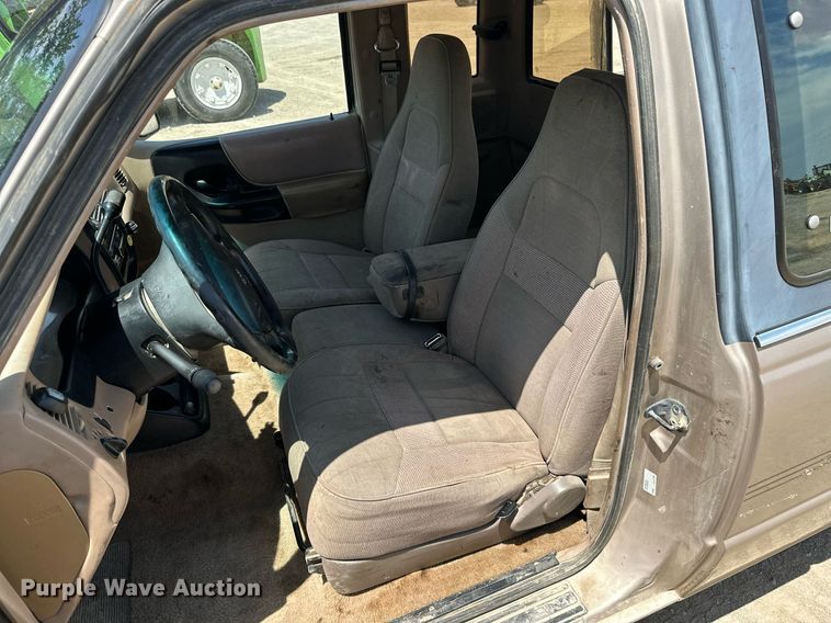 image for item ML9095 1997 Mazda B4000  pickup truck