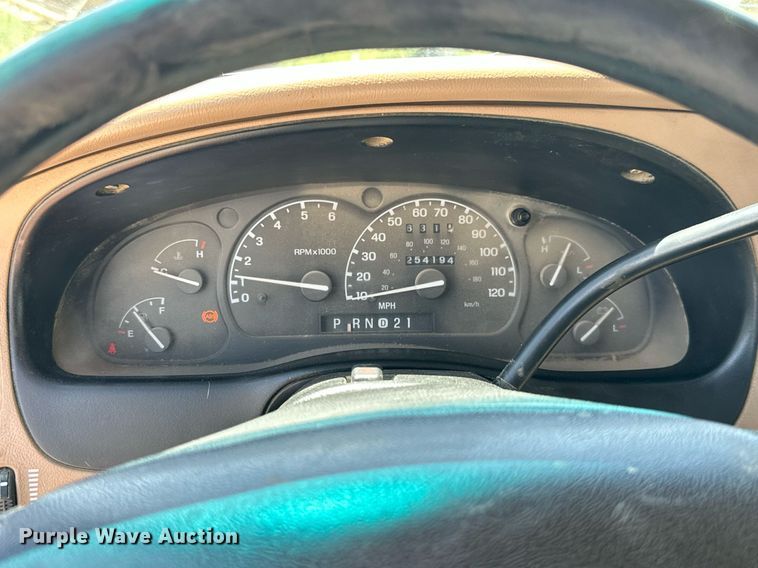 image for item ML9095 1997 Mazda B4000  pickup truck