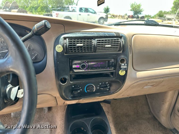 image for item ML9095 1997 Mazda B4000  pickup truck