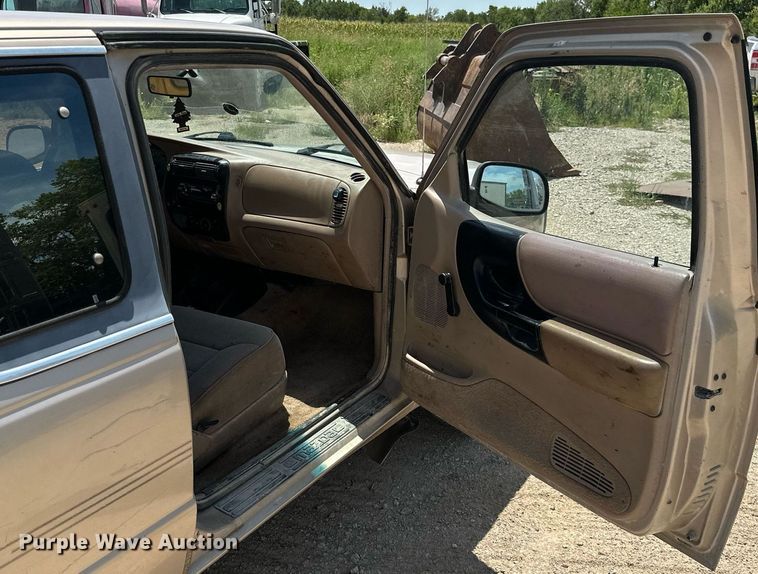 image for item ML9095 1997 Mazda B4000  pickup truck