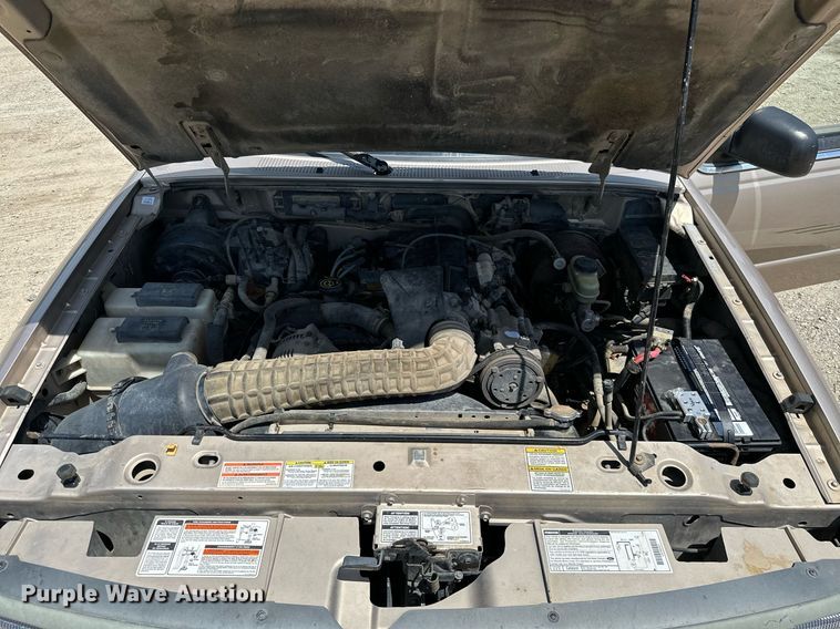 image for item ML9095 1997 Mazda B4000  pickup truck