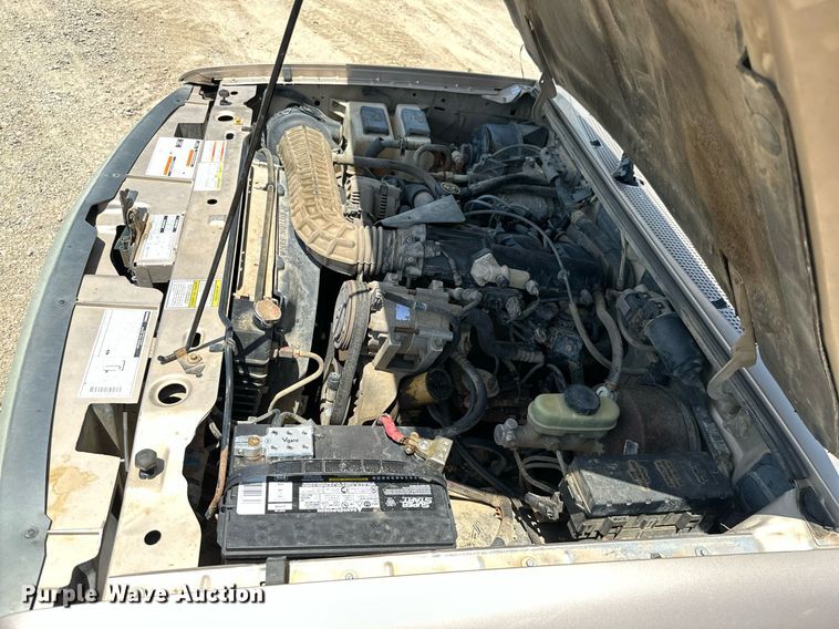 image for item ML9095 1997 Mazda B4000  pickup truck