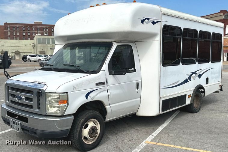 image for item ML9258 2008 Ford E350 Super Duty  shuttle bus