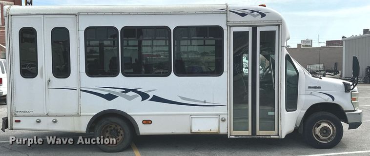 image for item ML9258 2008 Ford E350 Super Duty  shuttle bus