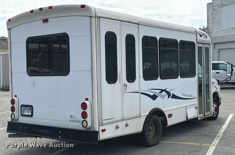 image for item ML9258 2008 Ford E350 Super Duty  shuttle bus