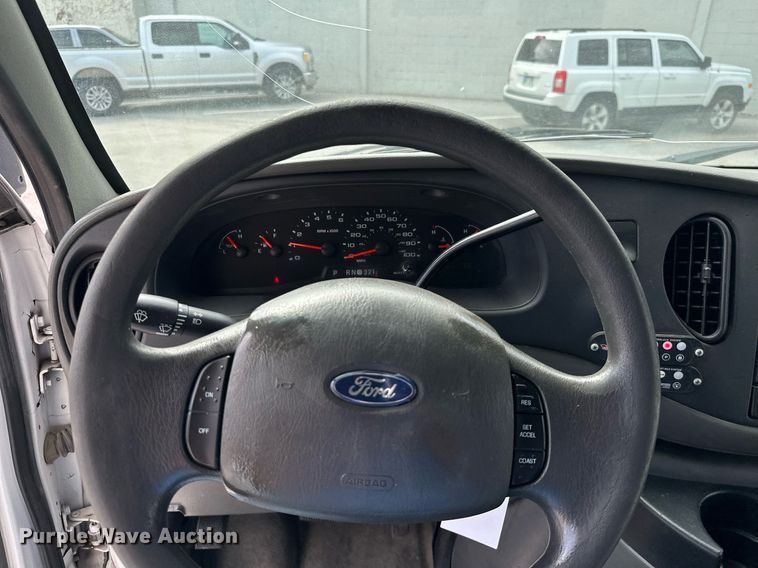 image for item ML9258 2008 Ford E350 Super Duty  shuttle bus