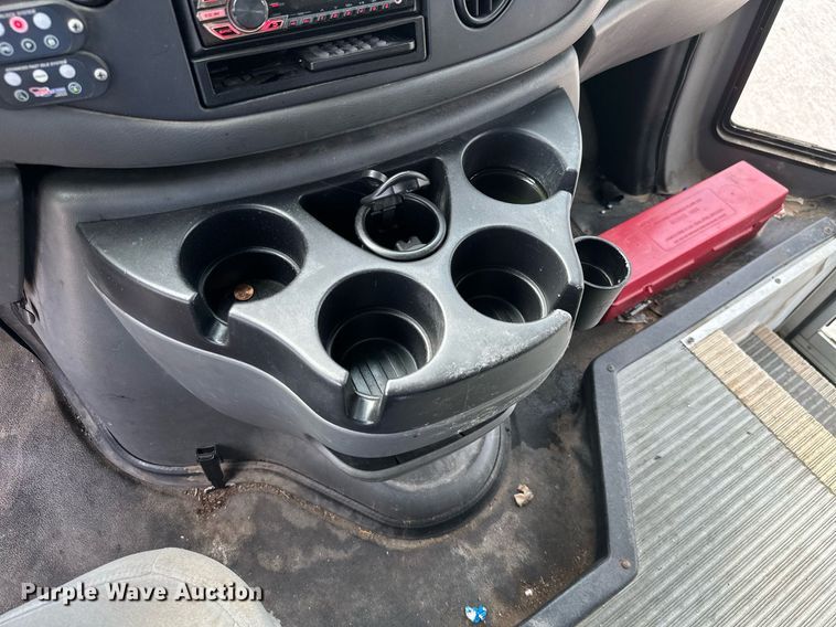 image for item ML9258 2008 Ford E350 Super Duty  shuttle bus