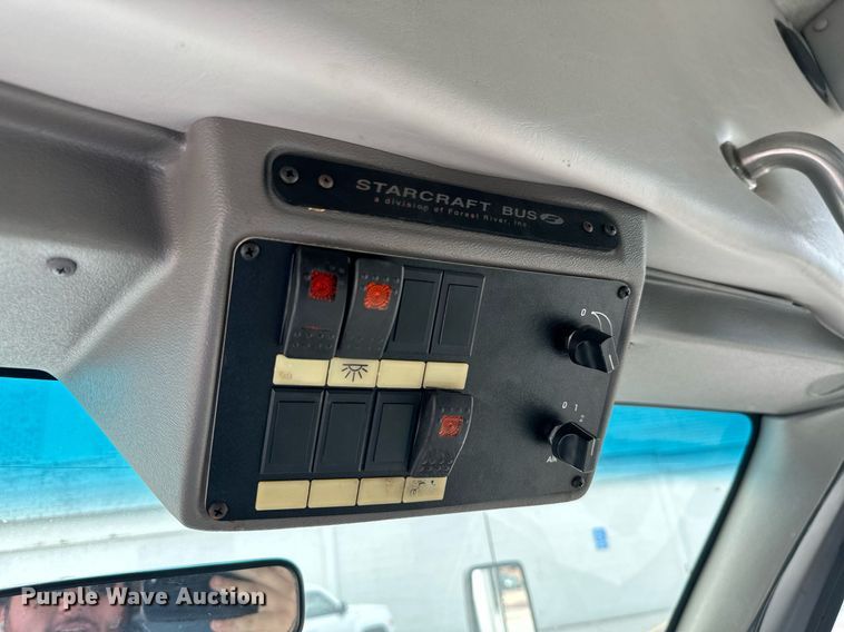 image for item ML9258 2008 Ford E350 Super Duty  shuttle bus