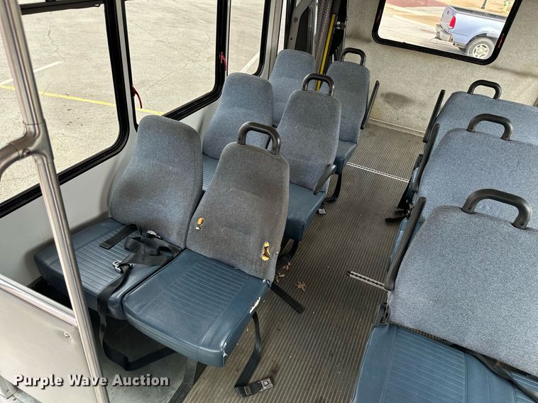 image for item ML9258 2008 Ford E350 Super Duty  shuttle bus